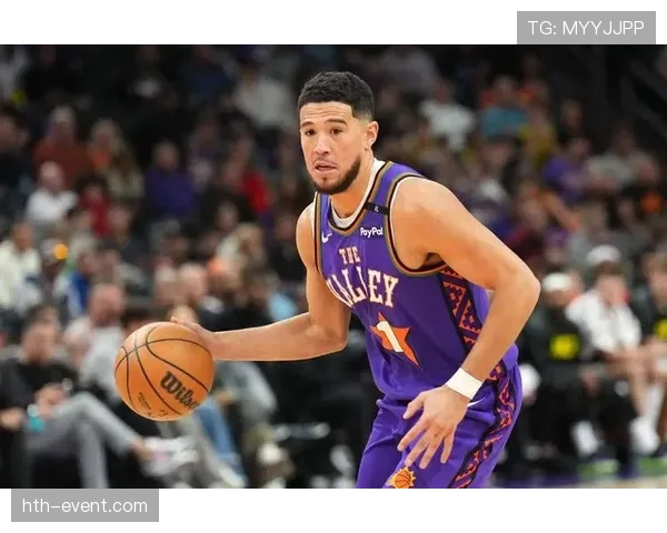 德文·布克训练完直接去夜店？这自律和放纵切换也太丝滑了